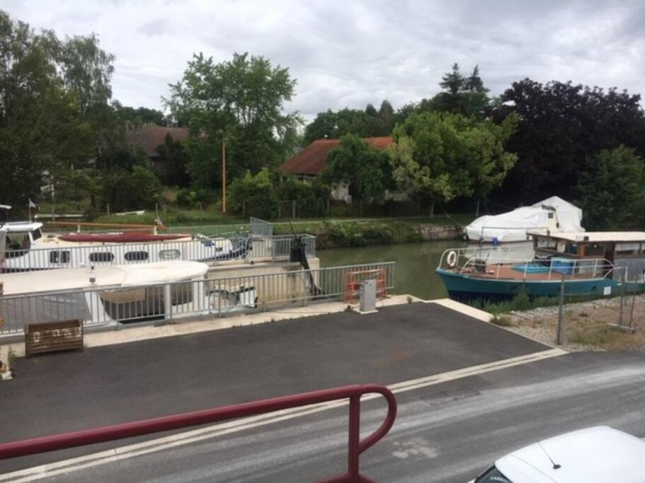 Le Depot Appartement Du Canal 80M2 A Champvert Exterior foto